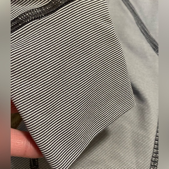Lululemon Mind Over Matter Pullover Top Gray Striped Size 4 K75 - Picture 10 of 10